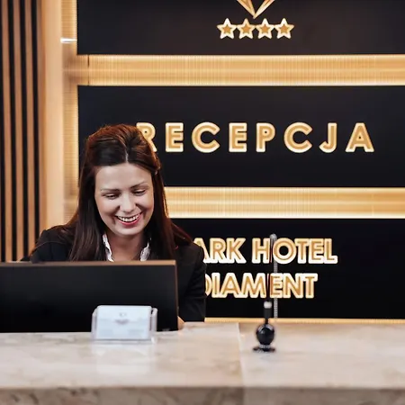 Park Diament فندق